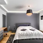 Toress Deptak Apartamento